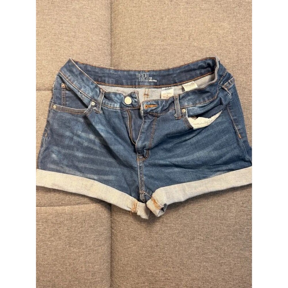 Time and Tru Mid-Rise Cuffed Denim Shorts - Size 12 - Picture 2 of 4
